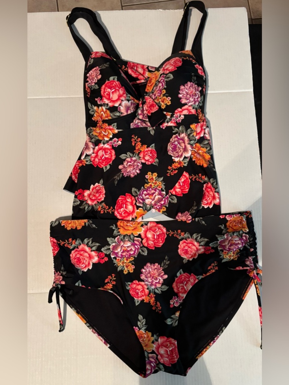 Women’s 2 piece Floral Bathing Suit Size 2x (20W-22W) Brand New W/O Tags